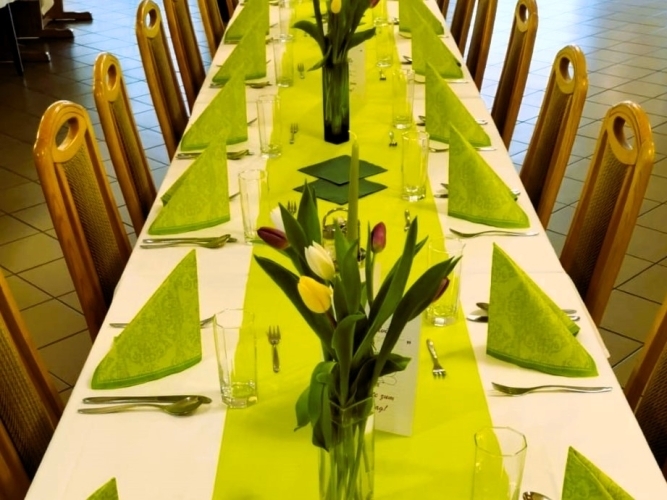 Osterbuffet im herzlich dekorierten LandRastHaus Maria Bild